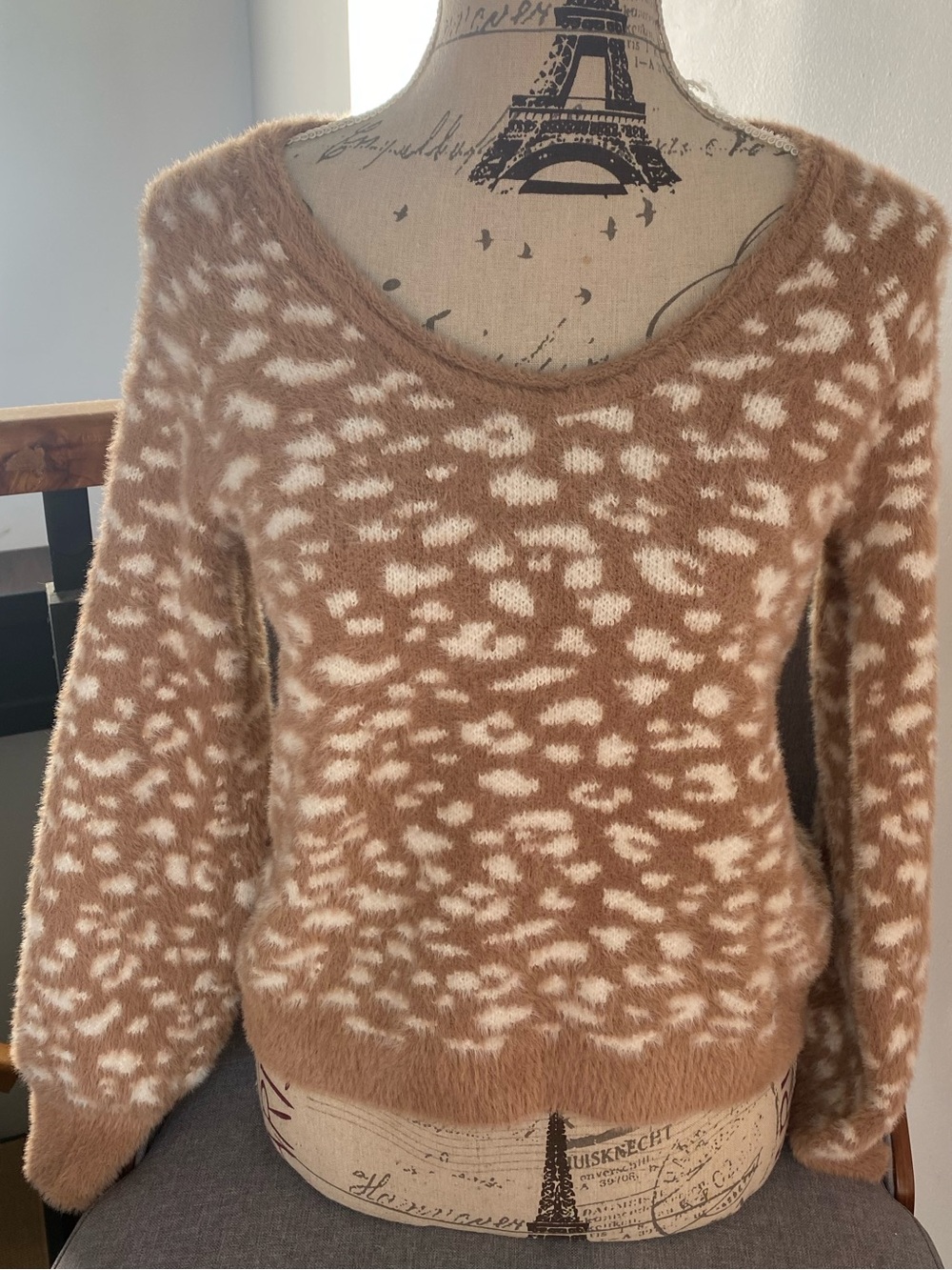 Abercrombie & Fitch Tan and Cream Leopard-Print Scoop Neck Sweater